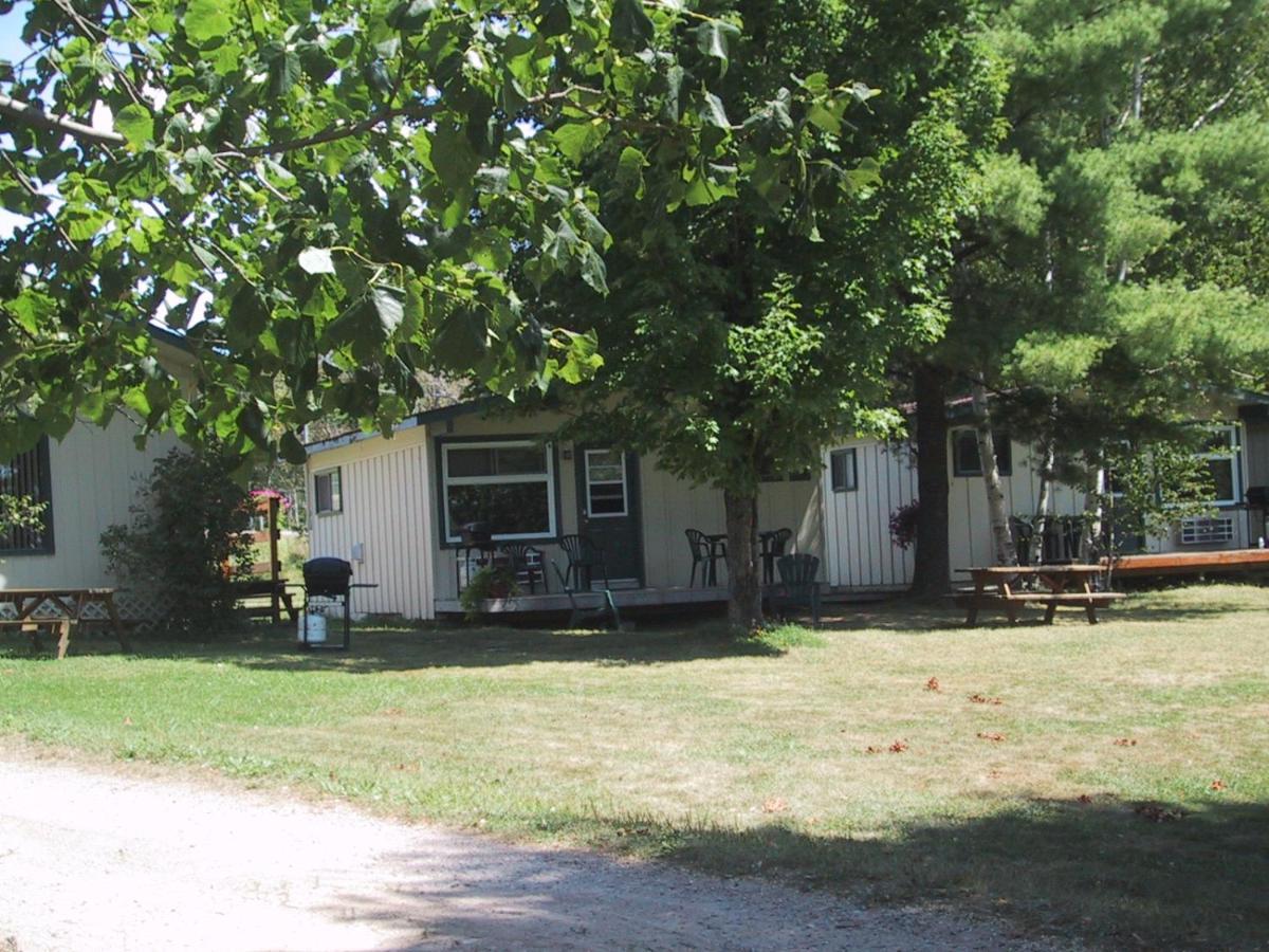 Colonial Bay Motel And Cottages Huntsville Zewnętrze zdjęcie