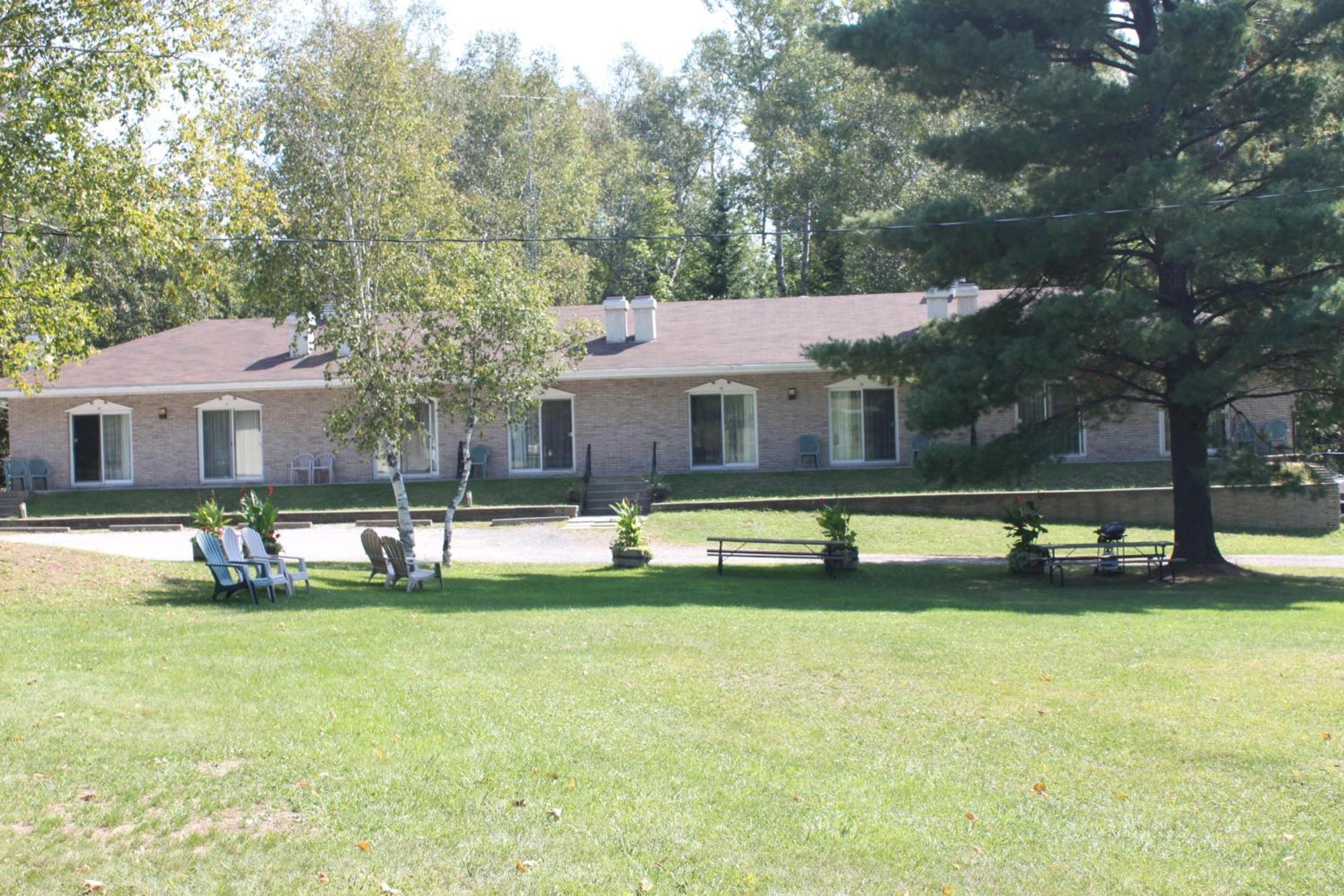 Colonial Bay Motel And Cottages Huntsville Zewnętrze zdjęcie
