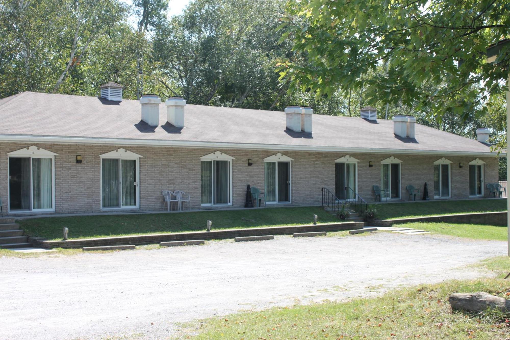 Colonial Bay Motel And Cottages Huntsville Zewnętrze zdjęcie