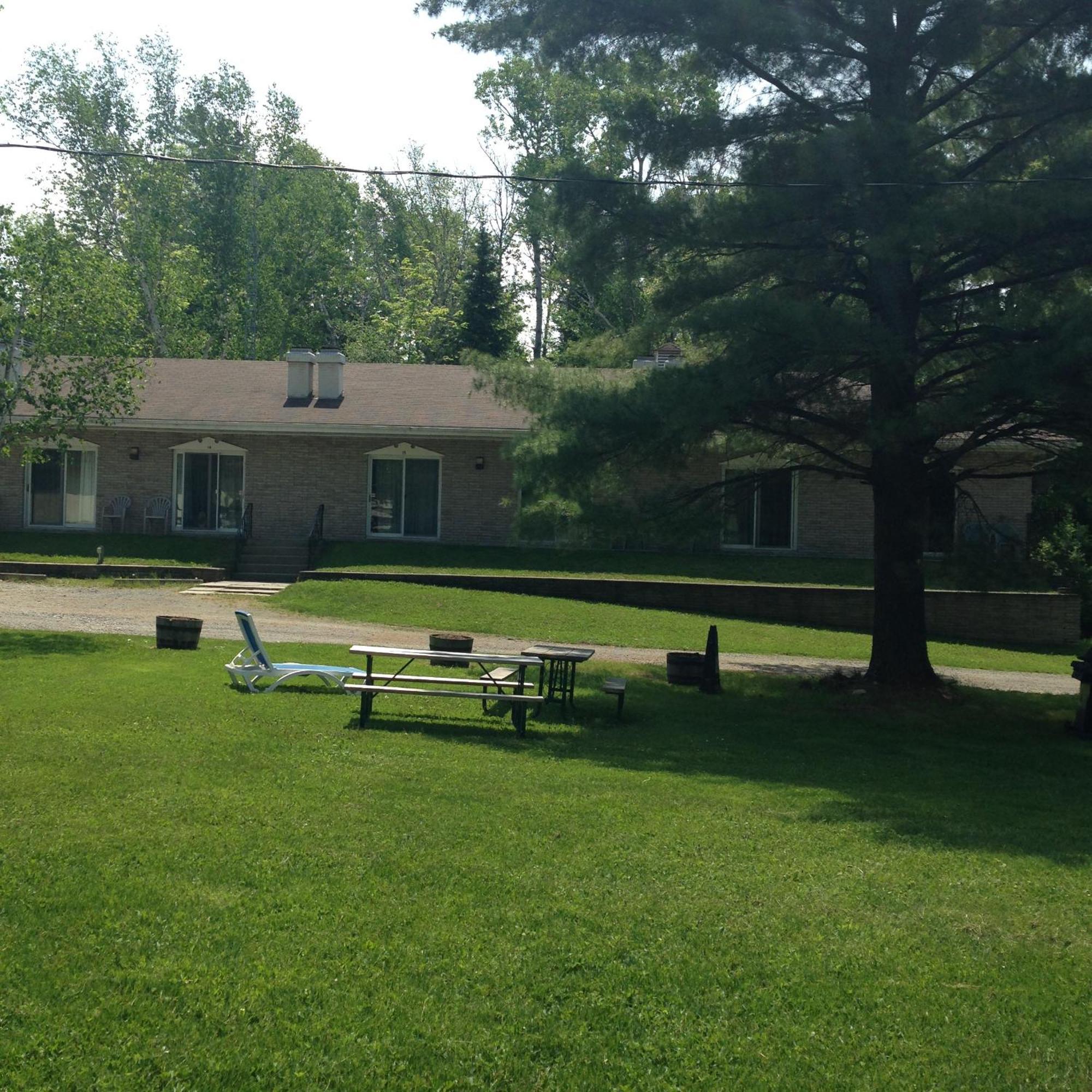 Colonial Bay Motel And Cottages Huntsville Zewnętrze zdjęcie
